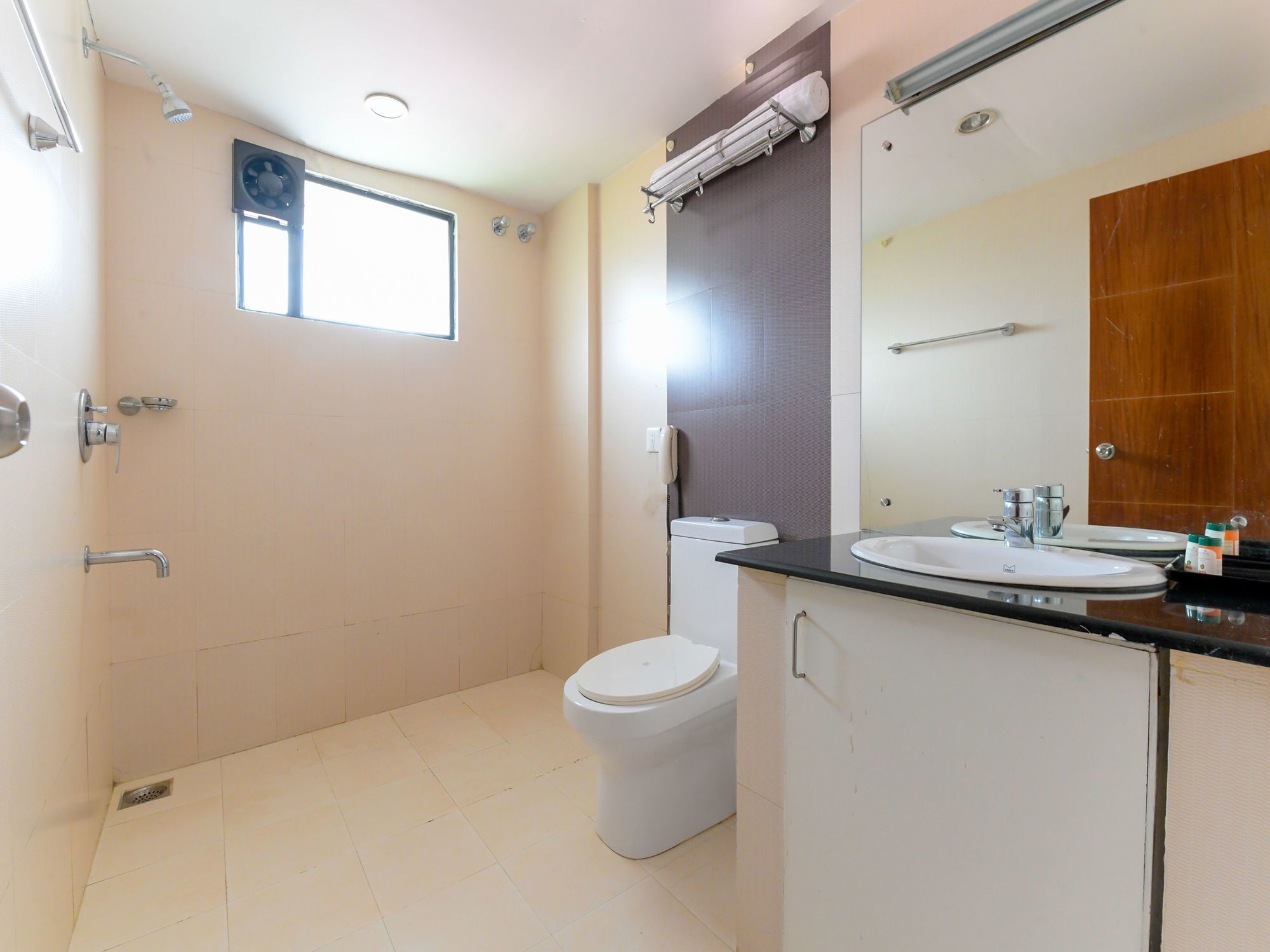 Oyo 7188 Ajantha Regency Hotel Kochi Kültér fotó