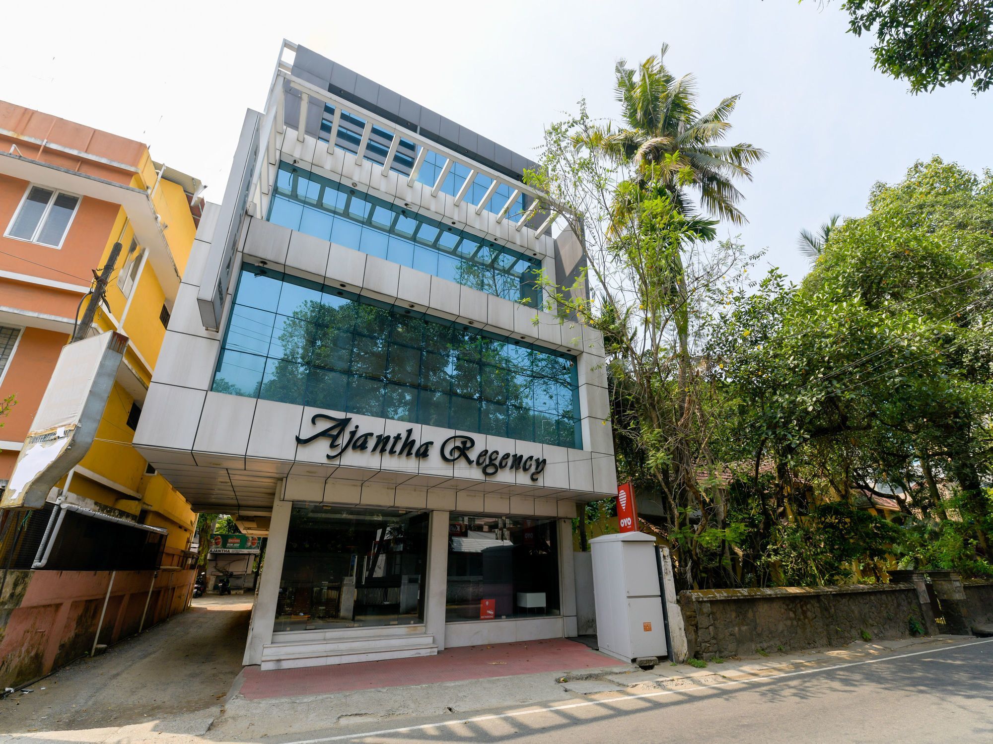 Oyo 7188 Ajantha Regency Hotel Kochi Kültér fotó